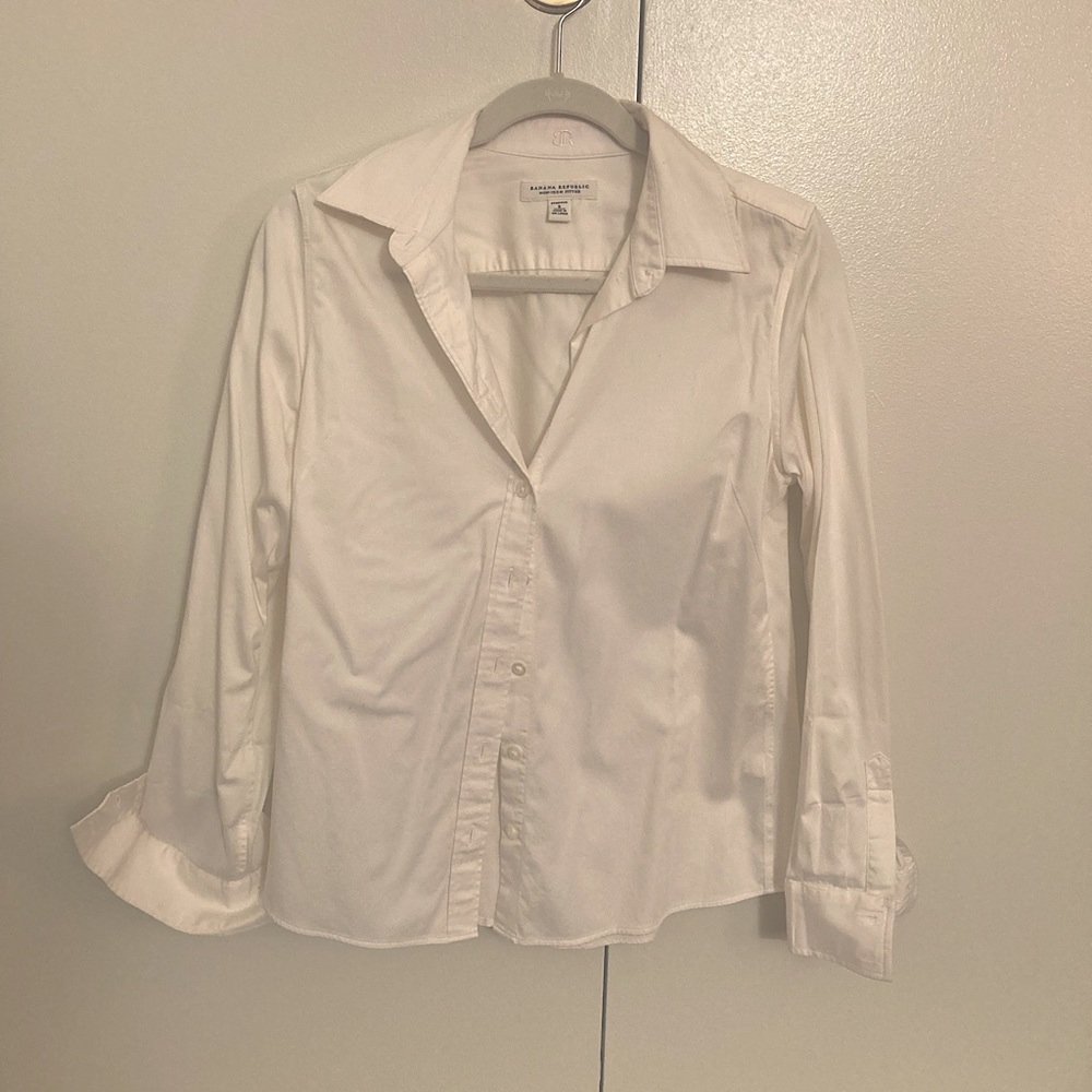 Banana Republic white button down blouse size 8- great condition!